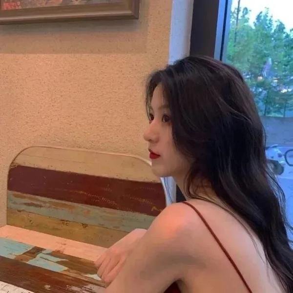 早餐时女歌迷快闪
